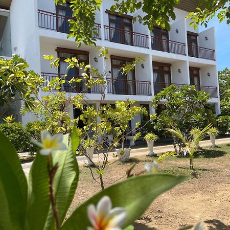 Amanda Beach Resort Passikudah ภายนอก รูปภาพ