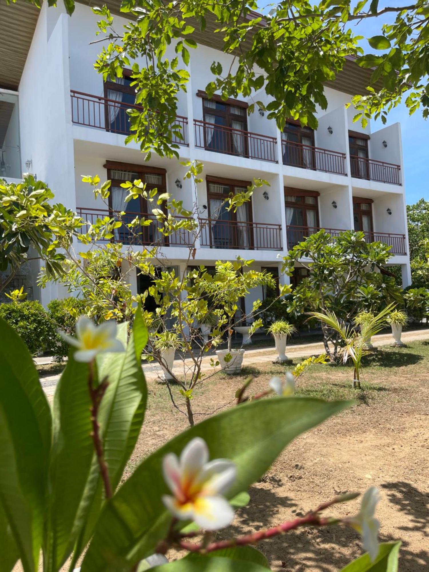 Amanda Beach Resort Passikudah ภายนอก รูปภาพ